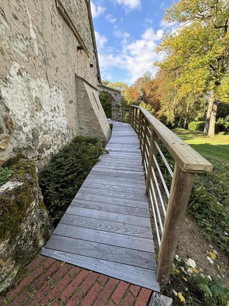 Terrasse bois thermofrene avec garde-corps 