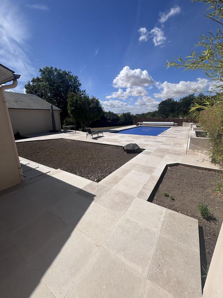 Réfection terrasse tour de piscine et habillage mur 