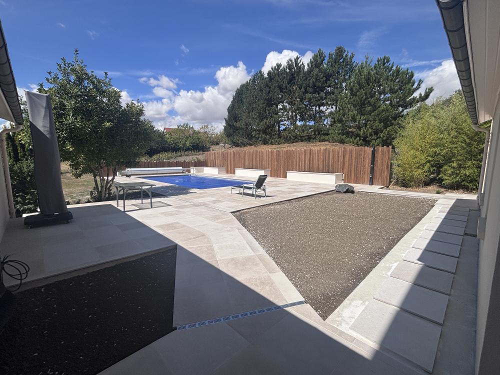 Réfection terrasse tour de piscine et habillage mur 